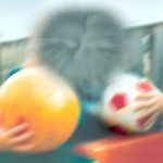 y con degeneración macular.