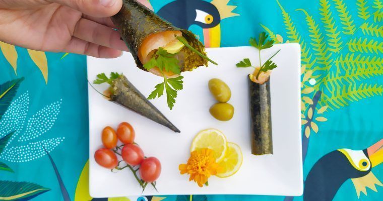cucurucho de alga nori con aguacate y salmón paleo keto low carb
