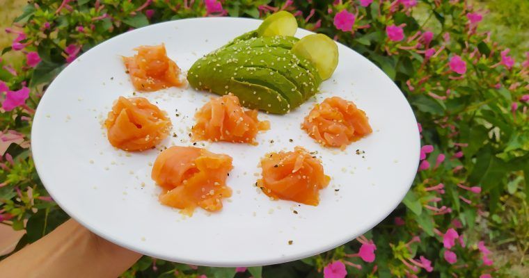 salmon aguacate paleo keto desayuno