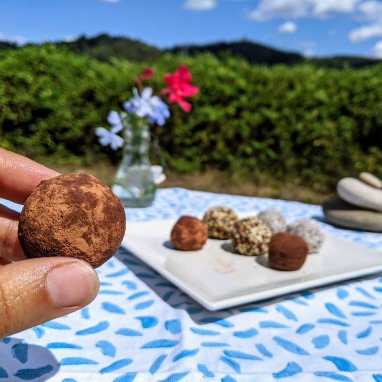 trufas paleo keto low carb sin lacteos sin azucar de aguacate con cacao