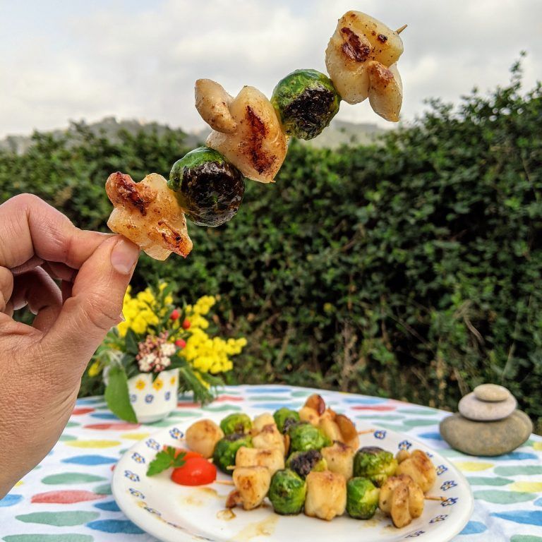 brochetas vieiras y coles de Bruselas paleo keto low carb real food